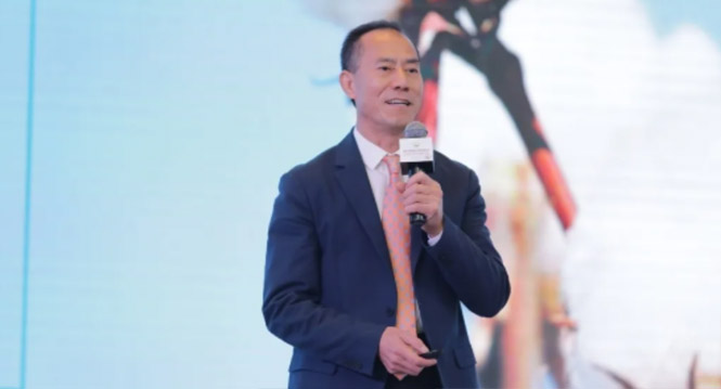 Herr lee jianqing empfängt beim gipfel für die entwicklung der chinesischen baumwollindustrie 2020 seine präsentation